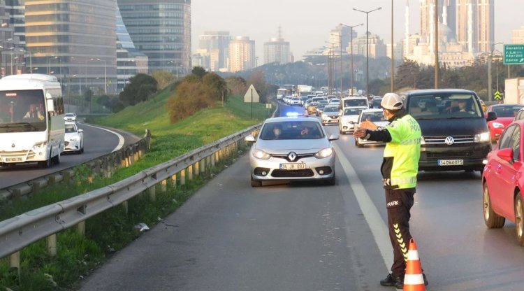 Kanun teklifi Meclis'ten geçti: Yetkisiz çakar kullanımına 96 bin lira ceza