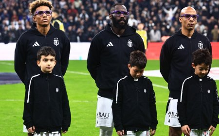 Beşiktaşlı Futbolcular Mor Gözlüklerle Sahaya Çıktı