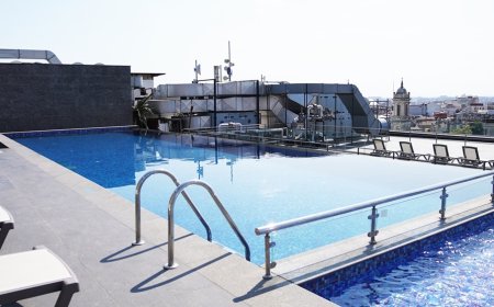 Şehrin Merkezinde Serinleme Noktası: Sofitel Istanbul Taksim Açık Havuzu Misafirlerini Bekliyor