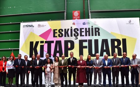 Eskişehir Kitap Fuarı 4. Kez Kapılarını Açtı: Binlerce Kitap, Yüzlerce Yazar, Dokuz Günlük Kültür Şöleni Başladı