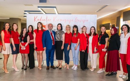 Kadınlar Kalpleri İçin Kırmızıya Geçti