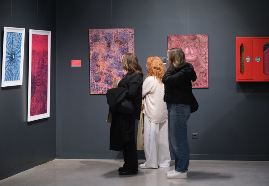 KOCAELİ’DE SANAT ZAMANA TANIKLIK EDİYOR: “30° DOĞU MERİDYENİ KOCAELİ” SERGİSİ YOĞUN İLGİYLE AÇILDI