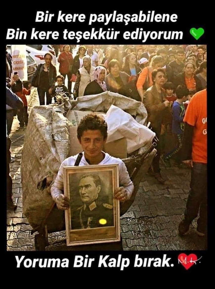 Atık Arabasının Önünde Atatürk’le Gülümseyen Umut