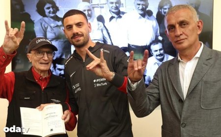 Merih Demiral ve Aziz Sancar'dan bozkurt selamı