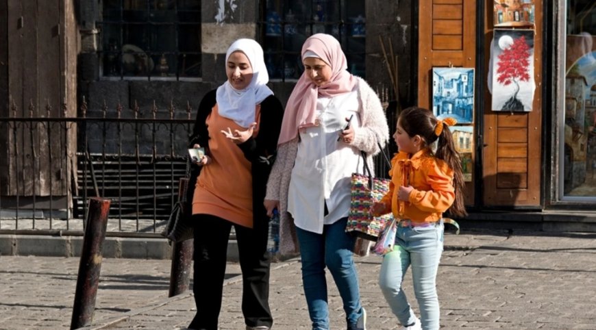 Kadınlara Plajda Kıyafet Zorunluluğu Getirildi
