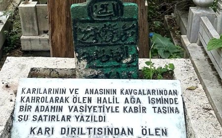 Kadın dırdırından ölen ilk adamın mezarı. Her gün önünden binlerce insan geçiyor