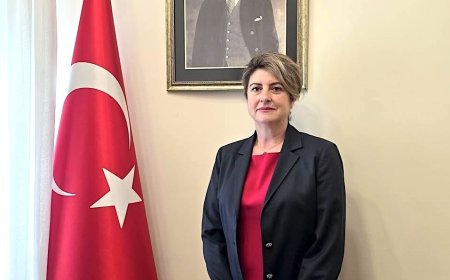 RODOS BAŞKONSOLOSLUĞU'NDA YENİ ATAMA: DENEYİMLİ KADIN DİPLOMAT MEBŞURE TAŞKIN GÖREVE BAŞLADI