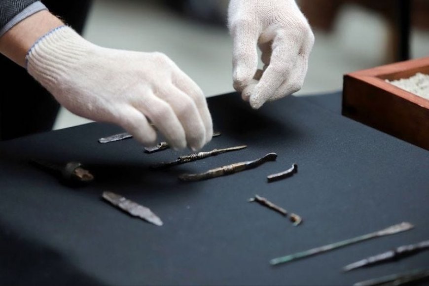 2.000 Yıllık Doktor Mezarında Roma Cerrahi Aletleri Bulundu