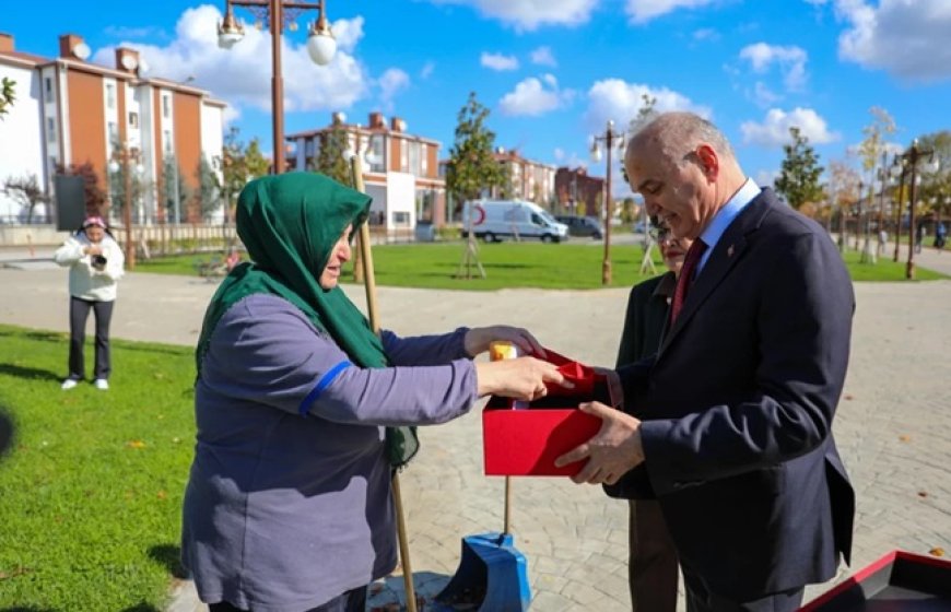 Bayrağa koşması herkesi duygulandırmıştı
