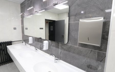 Poliklinik katındaki tuvalet ve lavabolar tamamen yenilendi