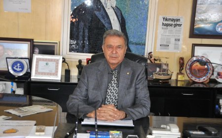 ÇEŞME’Yİ 20 YIL YÖNETEN BAŞKAN TÜTÜNCÜOĞLU, ARDINDA DERİN İZLER BIRAKARAK SONSUZLUĞA UĞURLANDI