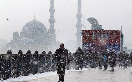 Valilik ve AKOM'un ardından bir uyarı da Meteoroloji'den: İstanbul'da kar yağışı için saat verildi