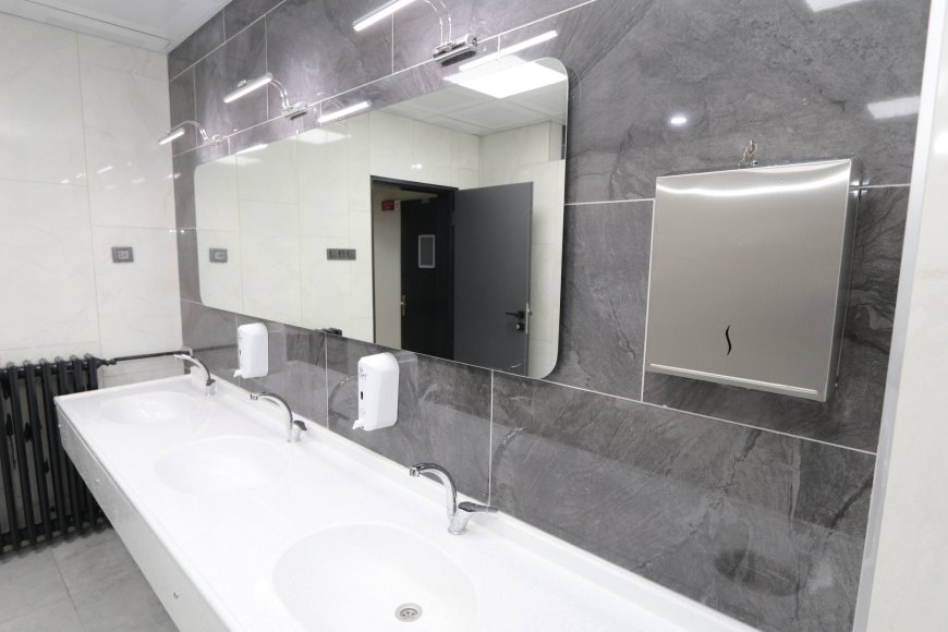 Poliklinik katındaki tuvalet ve lavabolar tamamen yenilendi
