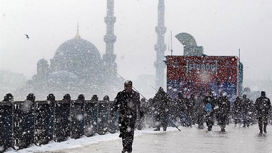 Valilik ve AKOM'un ardından bir uyarı da Meteoroloji'den: İstanbul'da kar yağışı için saat verildi