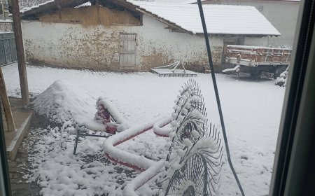 Amasya Taşova Uluköy Kasabası’na kar yağdı, sevinçle karşılandı