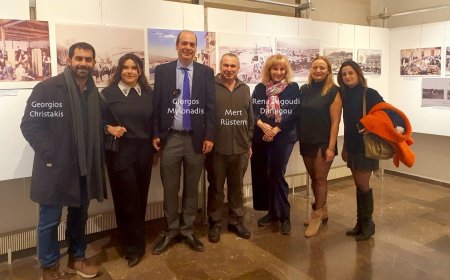 İZMİR’İN KOZMOPOLİT GEÇMİŞİ SAKIZ ADASI’NDA SERGİLENDİ