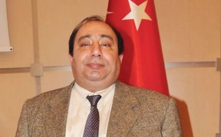 “Türkiye’nin Yeniden İnşası: Alternatif Politikalar” adlı kitap, Prof. Dr. Ömer Faruk Çolak’a armağan edildi
