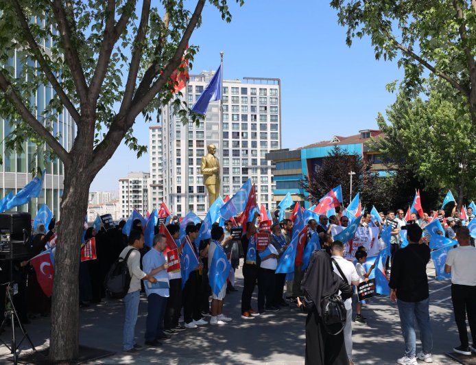 Küçükçekmece’de Uygurlardan Çin Başkonsolosluğu açıklamasına protesto