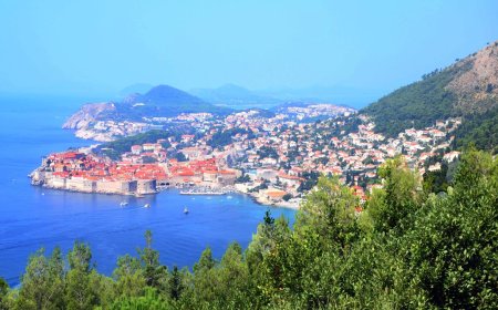 ORTA ÇAĞ DOKUSUYLA BÜYÜLÜYOR, NÜFUSUNUN 30 KATINDAN FAZLA TURİSTİ ÇEKİYOR
