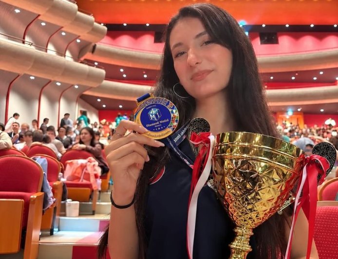 Japonya'da dünya birincisi olan Türk öğrenci 3 ödülle döndü