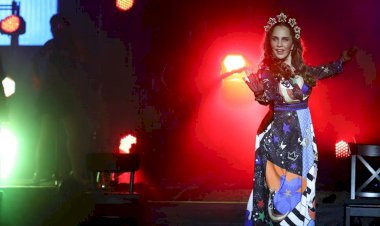 ALTINOLUK, SERTAB ERENER İLE MÜZİĞE DOYDU