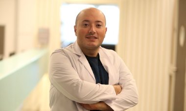 Çocuğunuzun arkadaşı değil, anne-babası olun