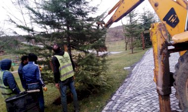 KEMERBURGAZ’DA FIRTINANIN YARALARI SARILIYOR