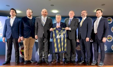 FENERBAHÇE'YE KAZANDIRMANIN EN LEZZETLİ YOLU BURGER KING®