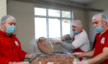 Kızılay Depremzedelere Sıcak Yemek Dağıtımına Başladı