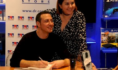 Ali Aksöz ilk imza gününü D&R’da düzenledi