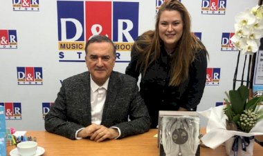 D&R İstinyePark’ta Murathan Mungan rüzgarı esti