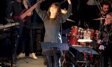 Ayşegül Aldinç: “Ajda Pekkan şarkılarıyla şarkıcı olmaya karar verdim”