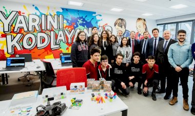 TÜRKİYE VODAFONE VAKFI GENÇLERE YAPAY ZEKA EĞİTİMİ VERECEK
