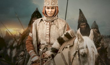 KARŞINIZDA TOMRİS FİLMİ AFİŞİ