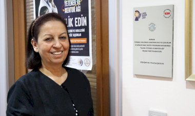 Halide İncekara: “Farklıymış gibi davranmak en ağır yük”