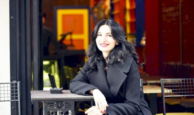 Kelimelerin Işığında ; Başak Sayan...