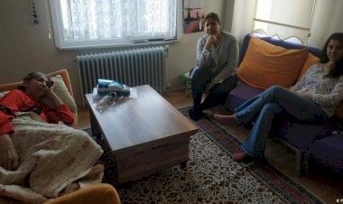 Aileler 65 yaş yasağına tepkili: Ya biz eve virüs getirirsek?