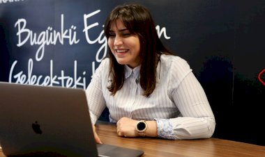 Öğrenciler sınıf arkadaşlarıyla bilgisayar başında buluştu​​​​​​​