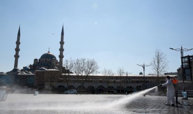 MEYDAN VE SOKAKLAR MESAİ BAŞLANGICINA HAZIR HALE GETİRİLDİ
