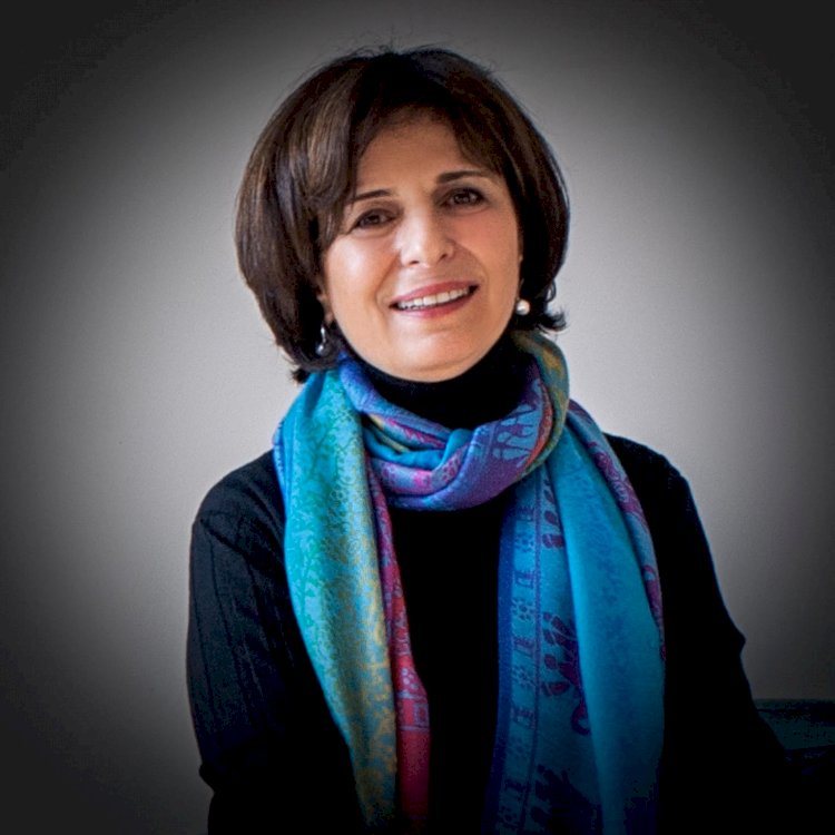 “Cam Benim Tutkum” diyen Ayşen Savcı’dan Sekizinci Kişisel Sergi