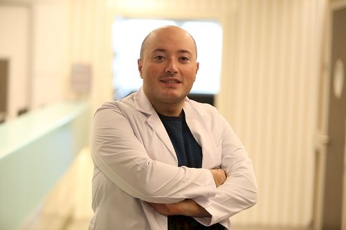 Çocuğunuzun arkadaşı değil, anne-babası olun