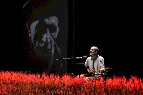 Âşık Veysel “Uzun İnce Bir Yoldayım” ile İş Sanat’ta anıldı