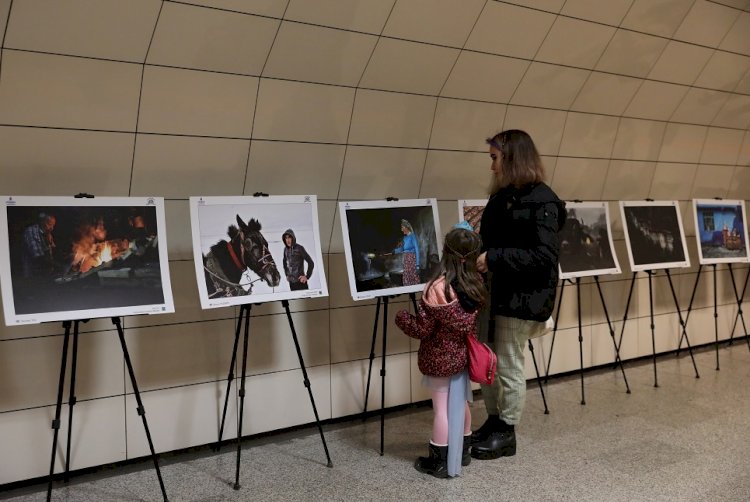 TÜRKİYE'NİN RENKLERİ ÜNALAN METROSU’NDA