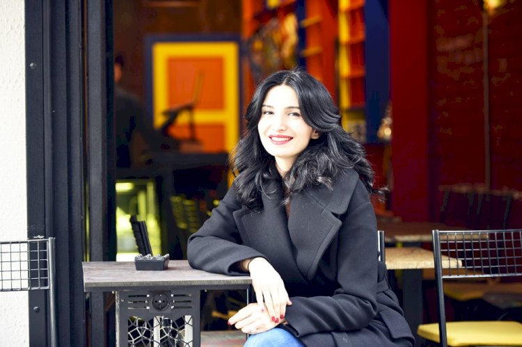 Kelimelerin Işığında ; Başak Sayan...