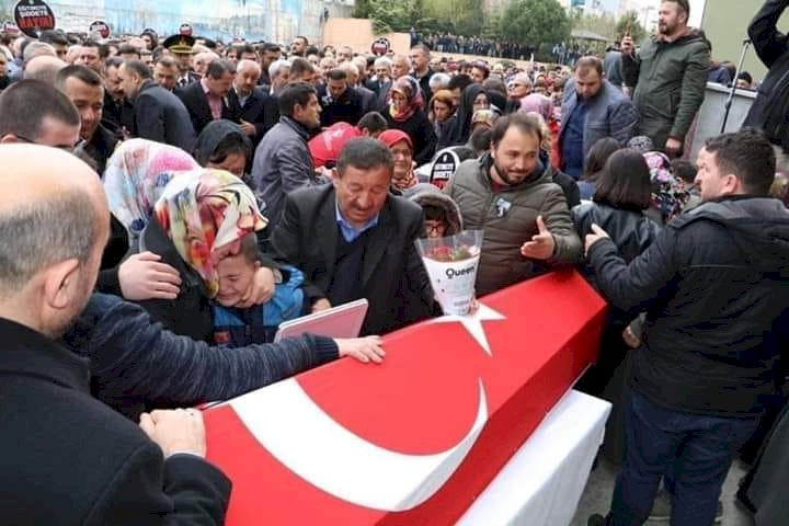 Benim adım Necmettin Kuyucu…  Öğretmenim…