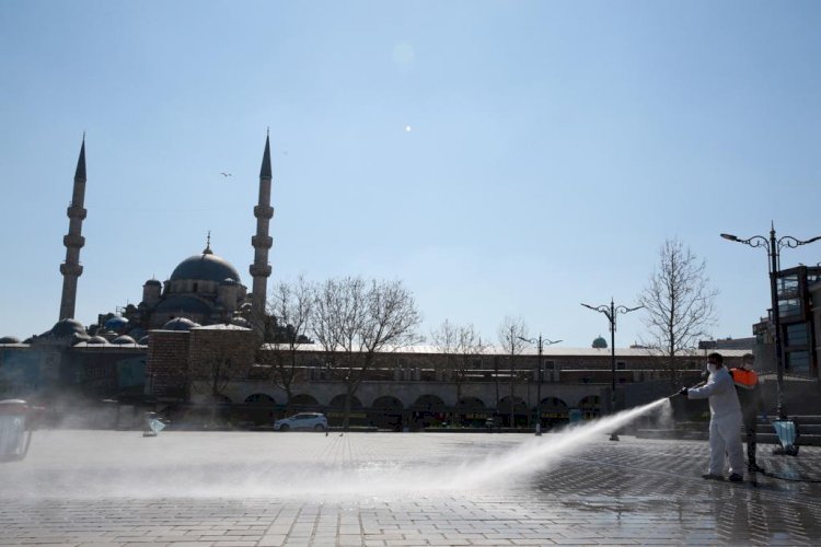 MEYDAN VE SOKAKLAR MESAİ BAŞLANGICINA HAZIR HALE GETİRİLDİ